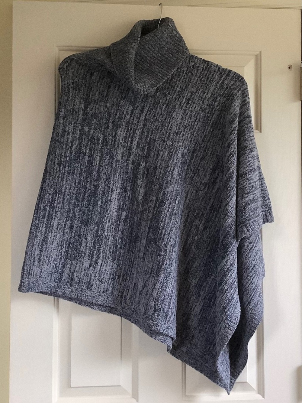 Barefoot Dreams CozyChic Point Dume Poncho Heather Indigo-Dove Gray OS - Picture 1 of 15
